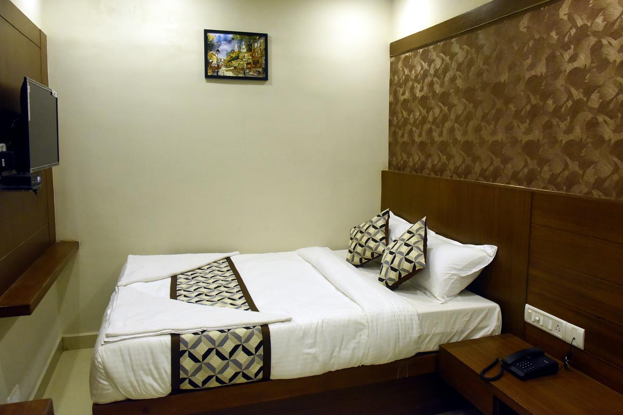 Hotel Olive Grand Chennai Exterior foto